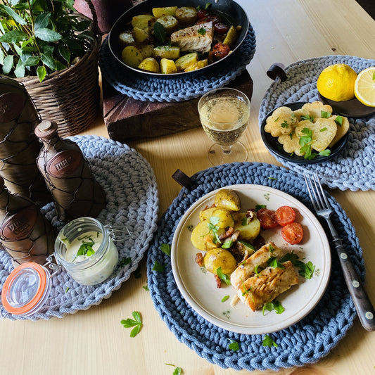 gray round place mats